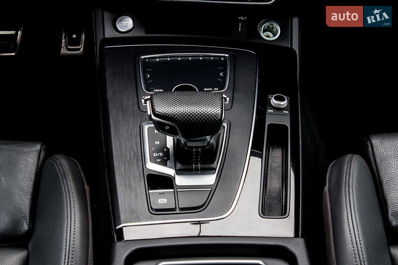 Внедорожник / Кроссовер Audi Q5 2020 в Нововолынске