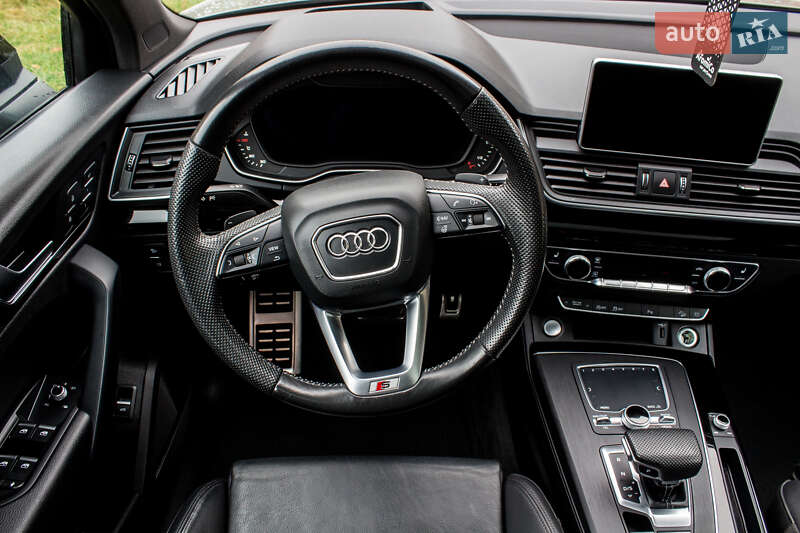 Внедорожник / Кроссовер Audi Q5 2020 в Нововолынске