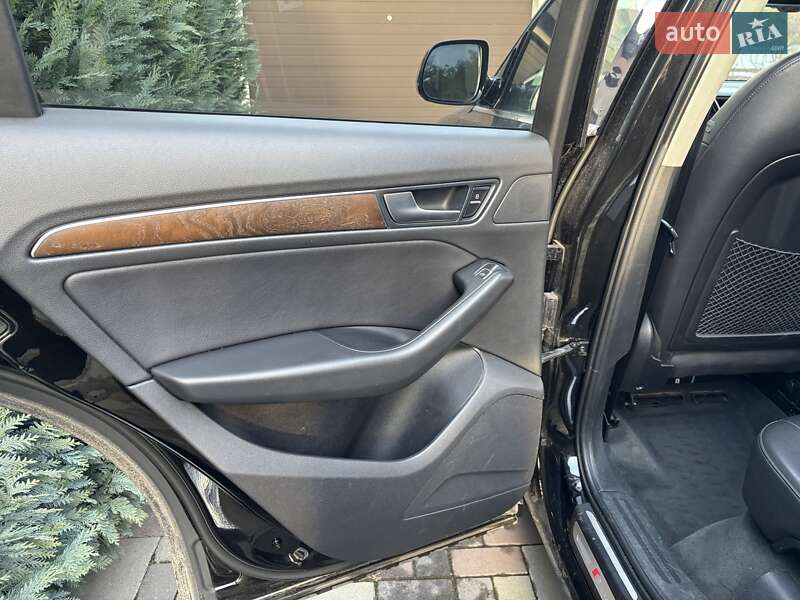 Позашляховик / Кросовер Audi Q5 2015 в Ужгороді