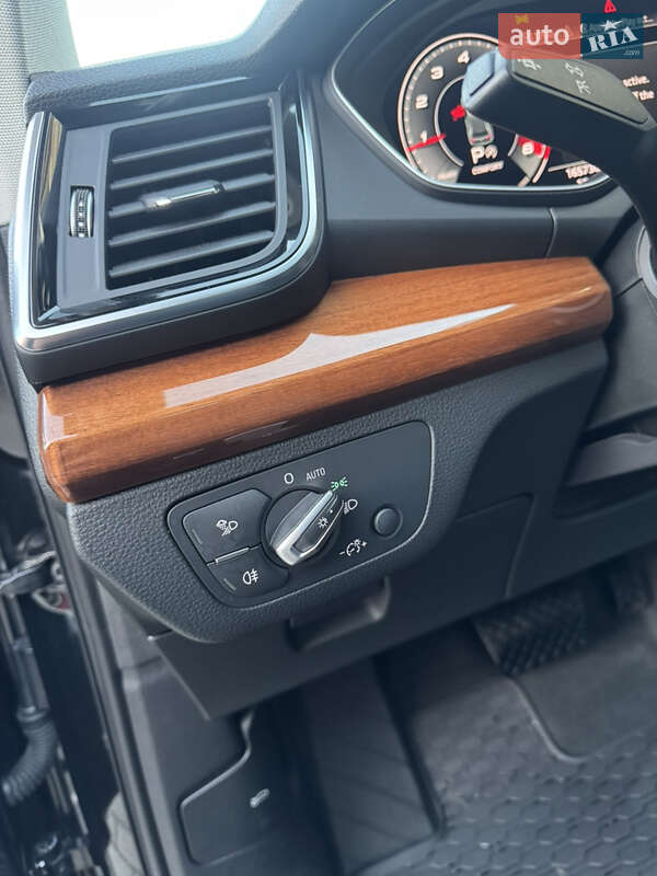 Позашляховик / Кросовер Audi Q5 2021 в Володимирі