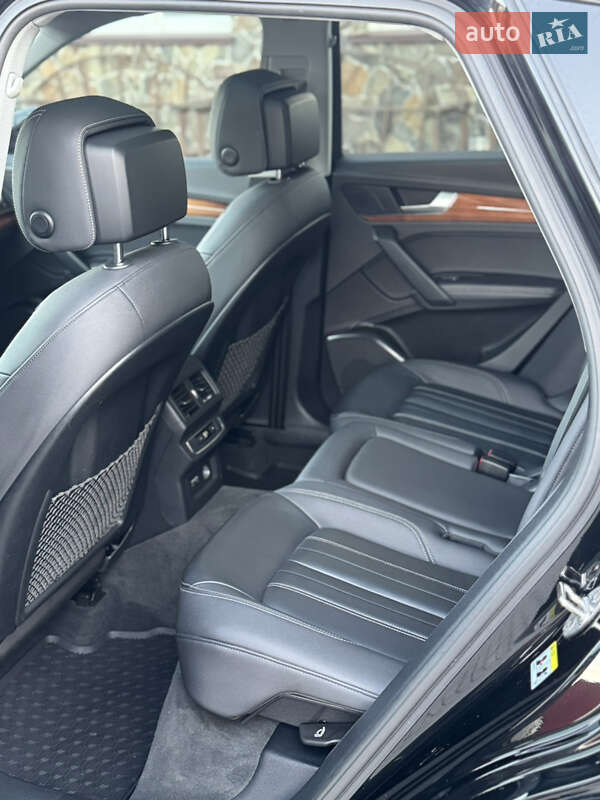 Позашляховик / Кросовер Audi Q5 2021 в Володимирі