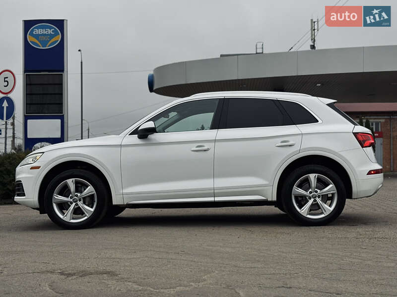 Внедорожник / Кроссовер Audi Q5 2017 в Сумах