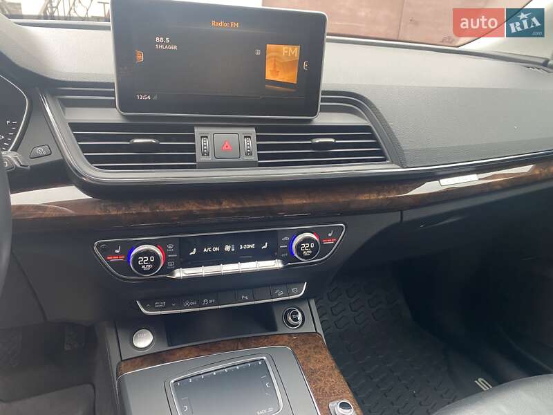 Позашляховик / Кросовер Audi Q5 2017 в Рівному