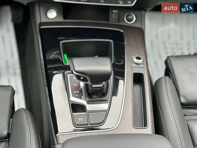 Позашляховик / Кросовер Audi Q5 2021 в Луцьку