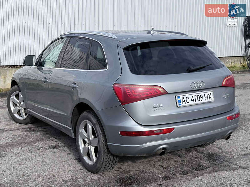 Позашляховик / Кросовер Audi Q5 2011 в Сваляві