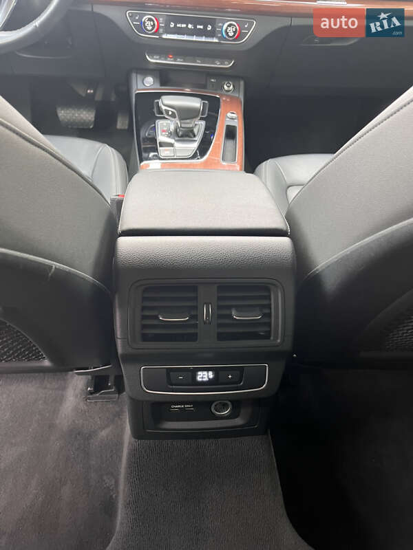 Позашляховик / Кросовер Audi Q5 2021 в Дунаївцях