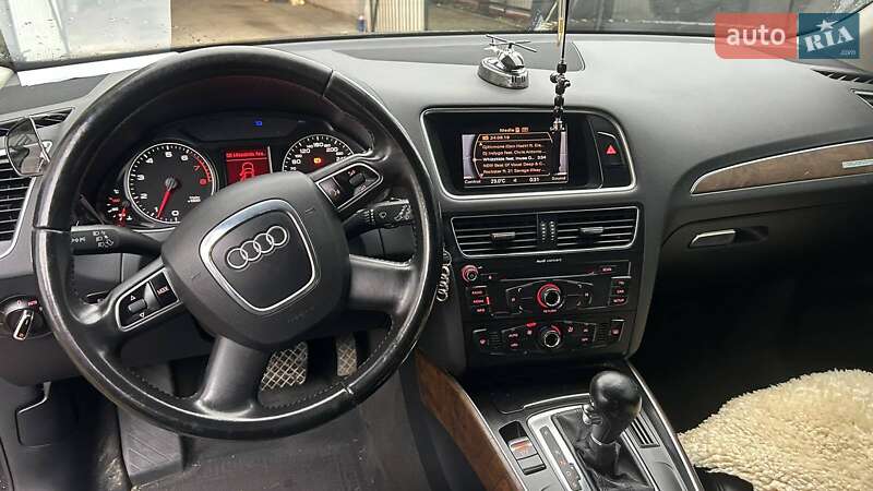 Внедорожник / Кроссовер Audi Q5 2010 в Черновцах