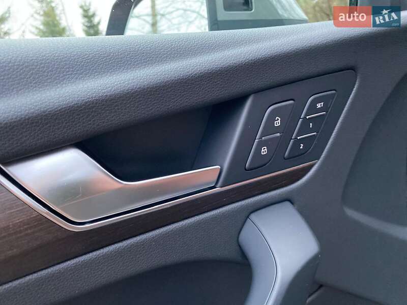 Внедорожник / Кроссовер Audi Q5 2022 в Киеве