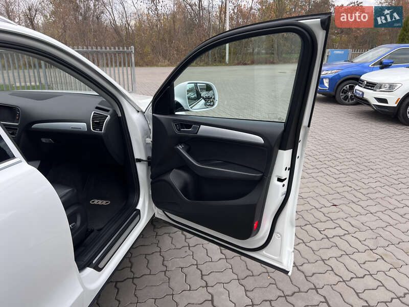 Внедорожник / Кроссовер Audi Q5 2016 в Нововолынске