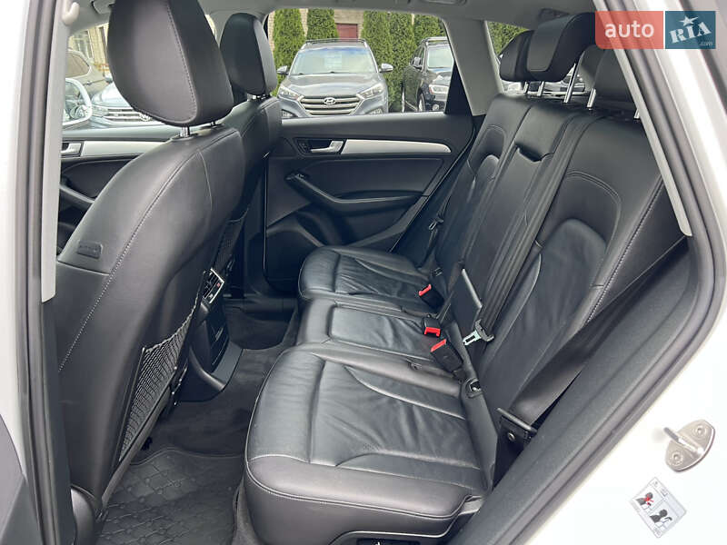 Внедорожник / Кроссовер Audi Q5 2016 в Нововолынске