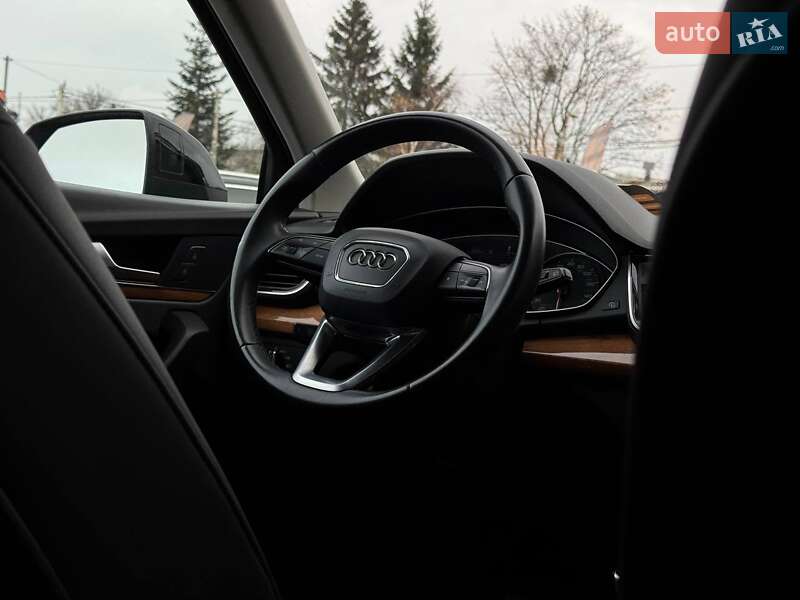 Позашляховик / Кросовер Audi Q5 2020 в Рівному