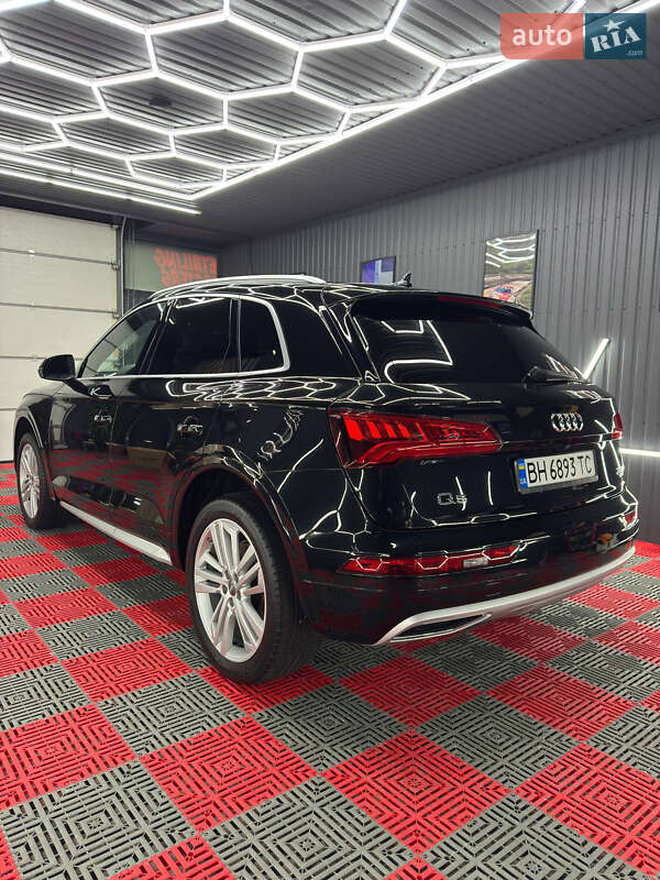 Внедорожник / Кроссовер Audi Q5 2018 в Одессе