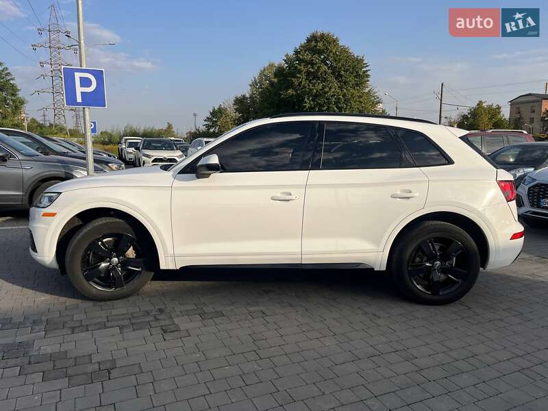 Позашляховик / Кросовер Audi Q5 2017 в Львові