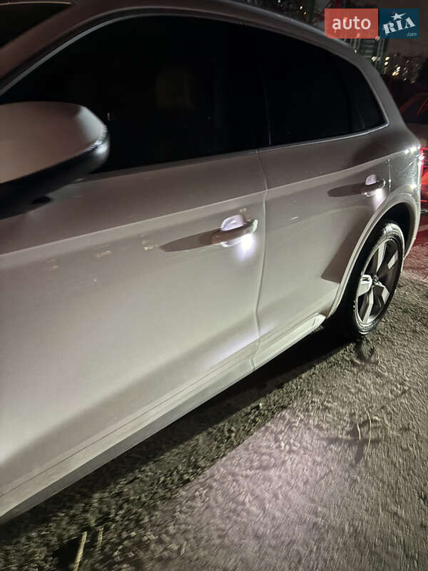 Позашляховик / Кросовер Audi Q5 2018 в Києві