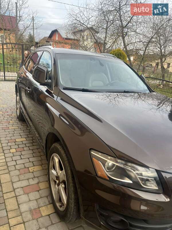 Позашляховик / Кросовер Audi Q5 2010 в Комарному