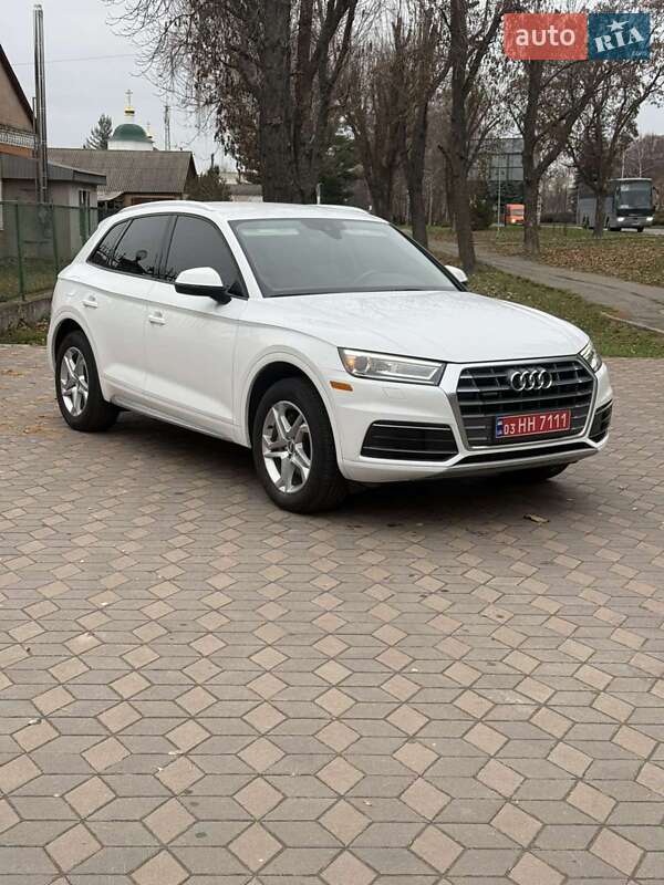 Позашляховик / Кросовер Audi Q5 2018 в Лубнах