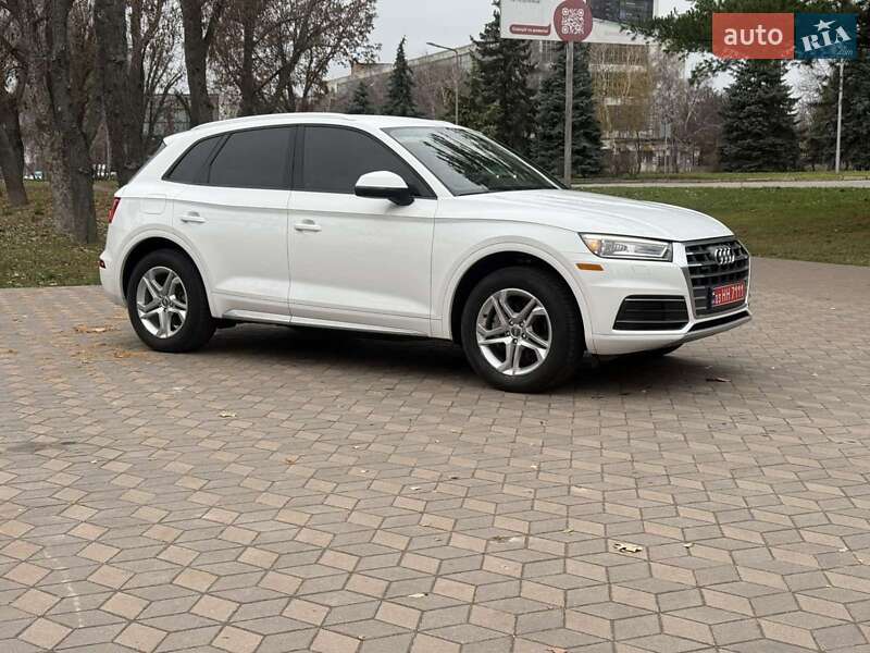 Позашляховик / Кросовер Audi Q5 2018 в Лубнах