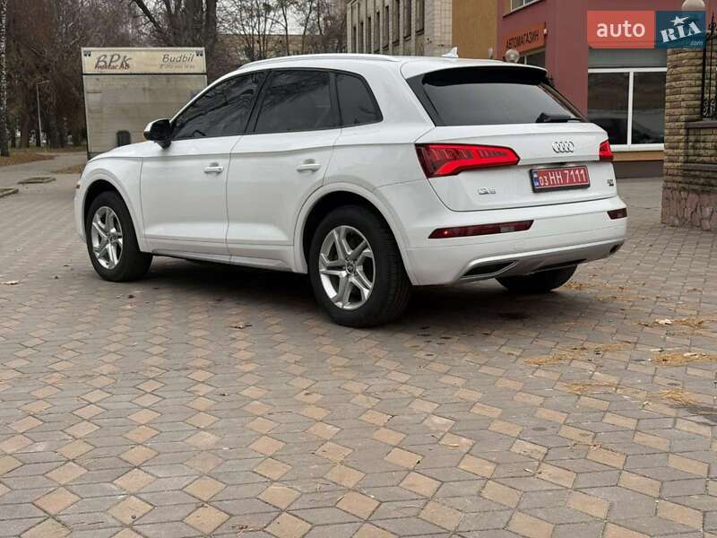 Позашляховик / Кросовер Audi Q5 2018 в Лубнах