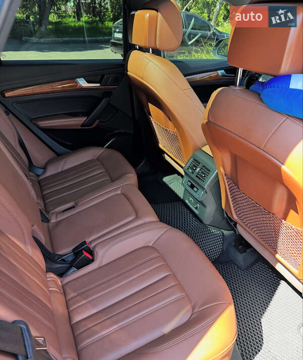 Внедорожник / Кроссовер Audi Q5 2021 в Житомире