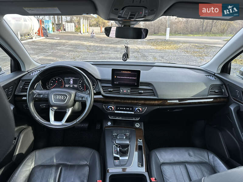 Внедорожник / Кроссовер Audi Q5 2017 в Каменском