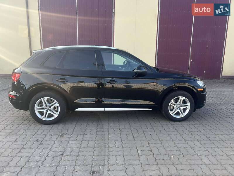 Внедорожник / Кроссовер Audi Q5 2017 в Нововолынске