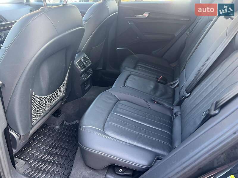 Внедорожник / Кроссовер Audi Q5 2017 в Нововолынске