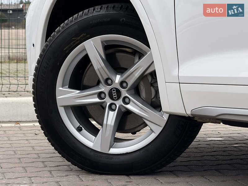 Внедорожник / Кроссовер Audi Q5 2021 в Киеве
