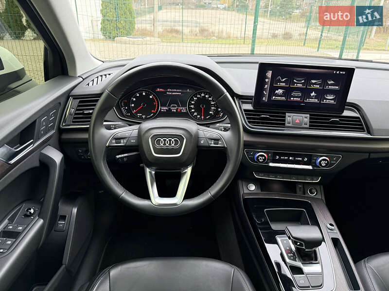 Внедорожник / Кроссовер Audi Q5 2021 в Киеве