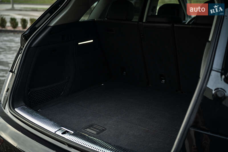 Внедорожник / Кроссовер Audi Q5 2018 в Черновцах