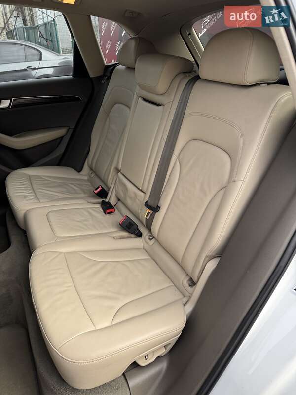 Внедорожник / Кроссовер Audi Q5 2011 в Сумах