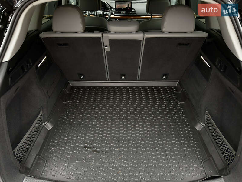 Позашляховик / Кросовер Audi Q5 2021 в Рівному