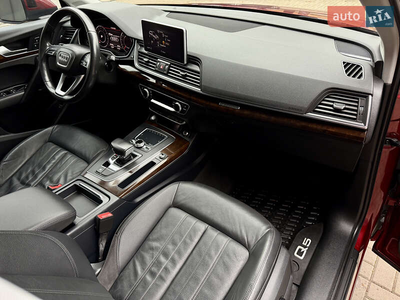 Внедорожник / Кроссовер Audi Q5 2018 в Ровно