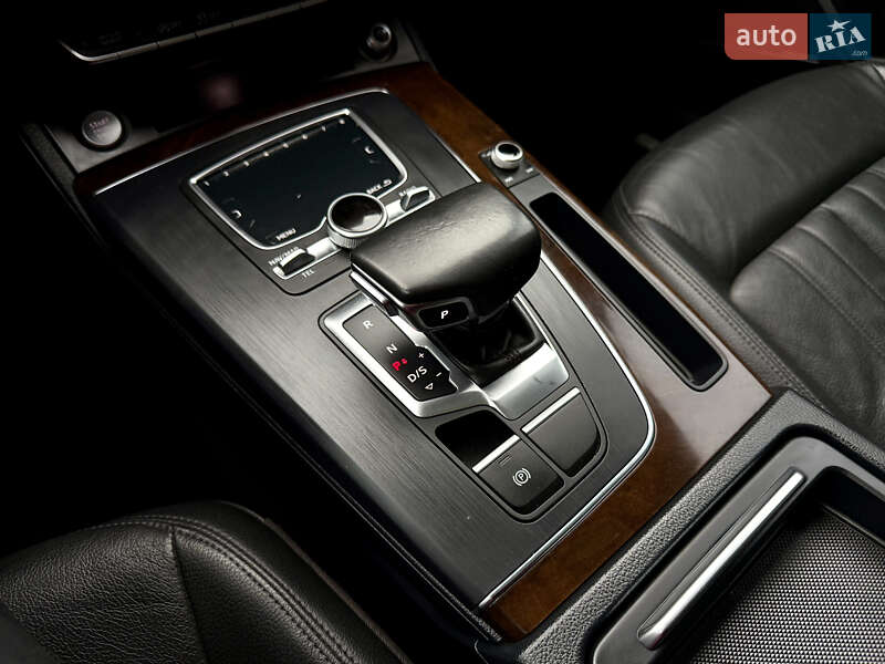 Внедорожник / Кроссовер Audi Q5 2018 в Ровно