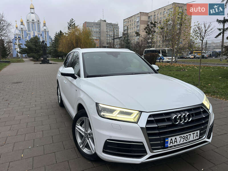 Позашляховик / Кросовер Audi Q5 2017 в Вінниці