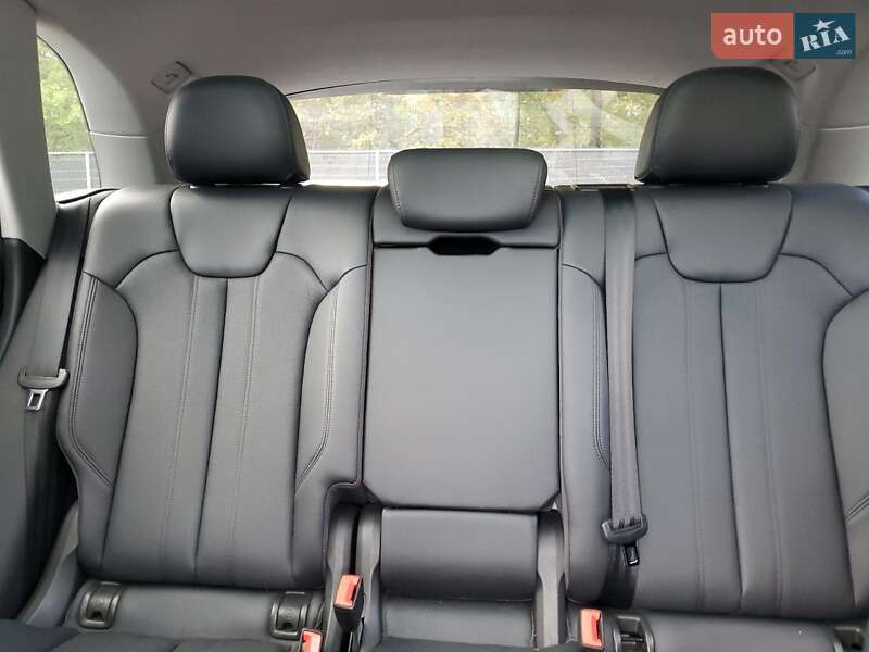 Позашляховик / Кросовер Audi Q5 2018 в Києві