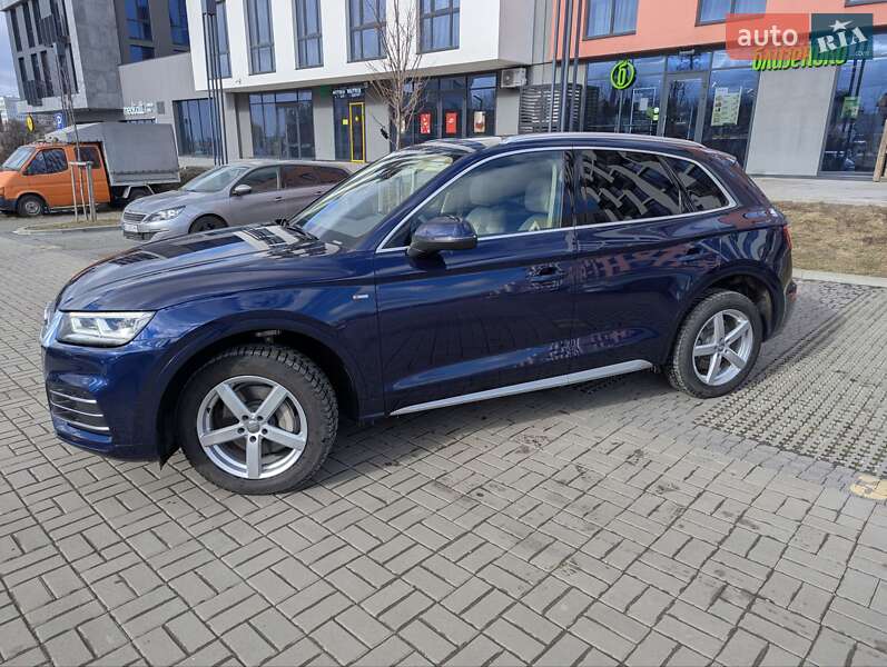 Позашляховик / Кросовер Audi Q5 2017 в Львові