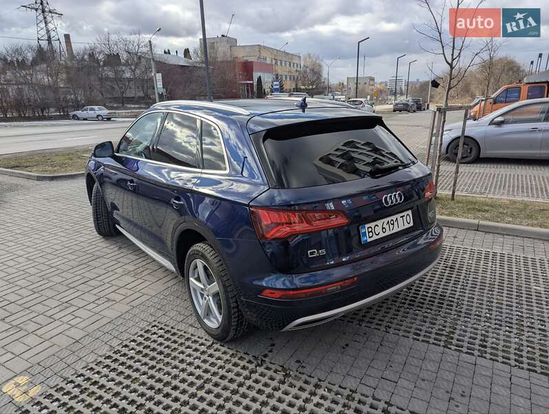 Позашляховик / Кросовер Audi Q5 2017 в Львові