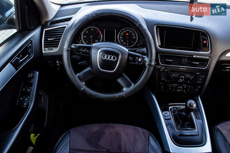 Внедорожник / Кроссовер Audi Q5 2009 в Нововолынске