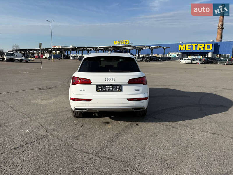 Позашляховик / Кросовер Audi Q5 2017 в Львові