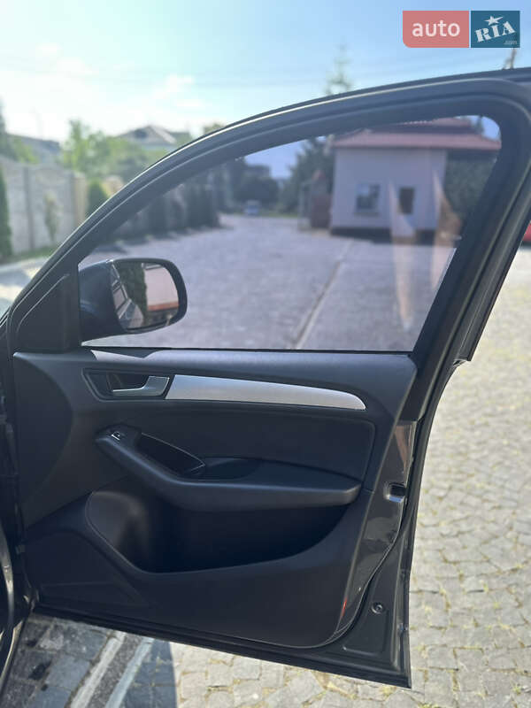 Позашляховик / Кросовер Audi Q5 2012 в Золочеві