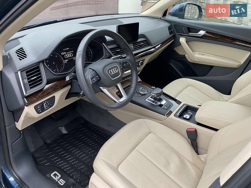 Позашляховик / Кросовер Audi Q5 2017 в Рівному