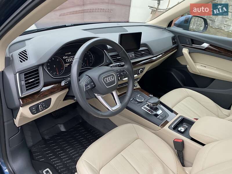 Позашляховик / Кросовер Audi Q5 2017 в Рівному