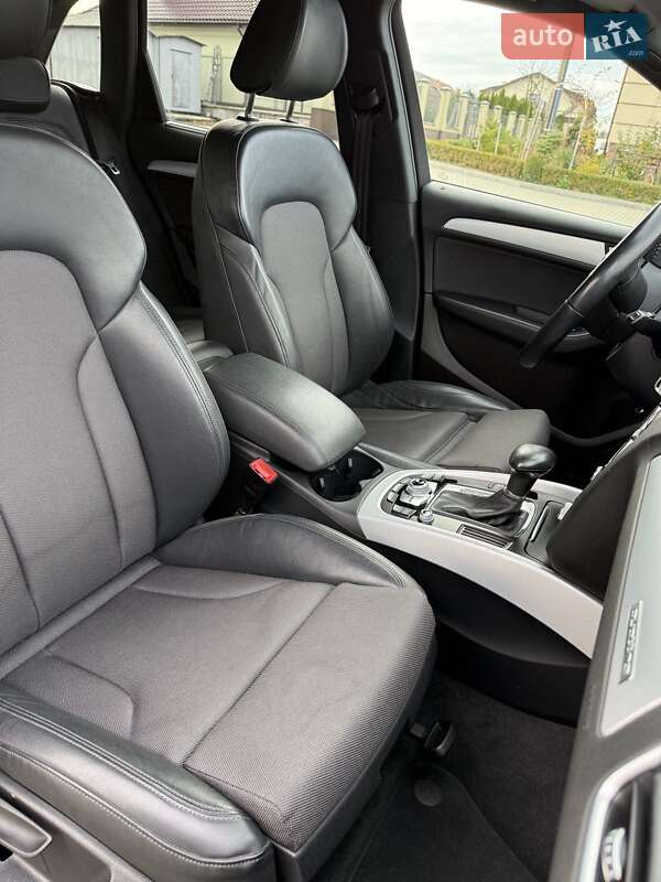 Позашляховик / Кросовер Audi Q5 2015 в Золочеві