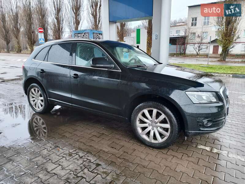 Позашляховик / Кросовер Audi Q5 2011 в Чернігові