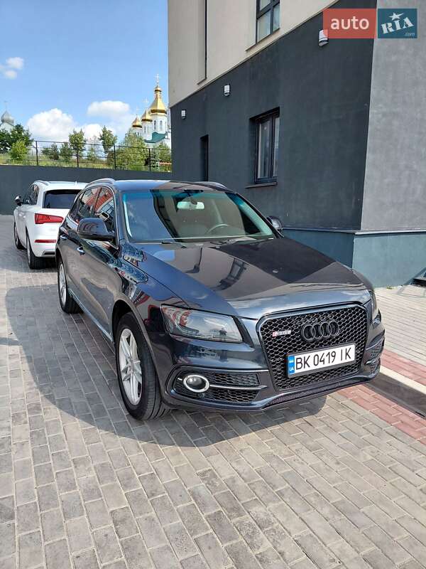 Позашляховик / Кросовер Audi Q5 2017 в Вараші