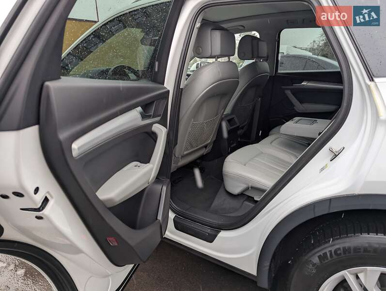 Позашляховик / Кросовер Audi Q5 2017 в Луцьку