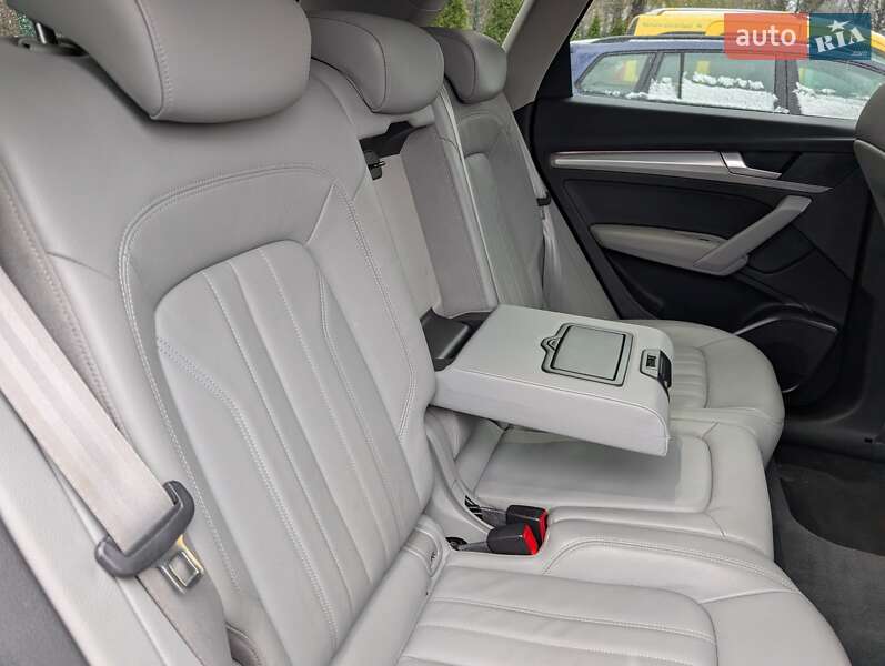 Позашляховик / Кросовер Audi Q5 2017 в Луцьку