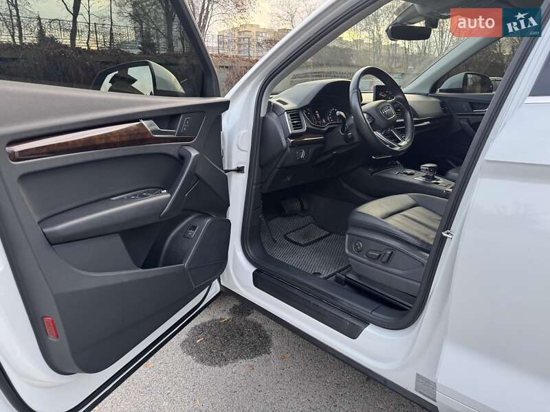 Позашляховик / Кросовер Audi Q5 2019 в Дніпрі