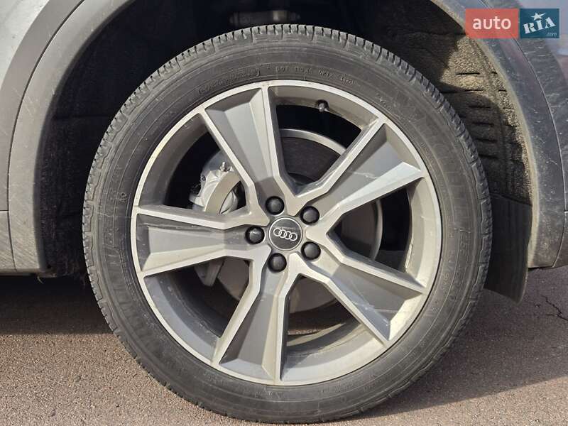 Внедорожник / Кроссовер Audi Q5 2019 в Киеве
