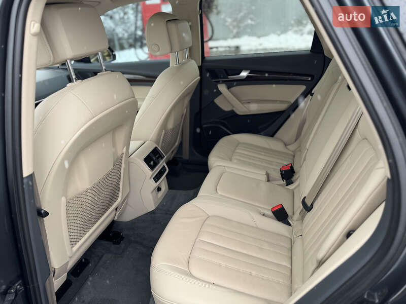 Внедорожник / Кроссовер Audi Q5 2017 в Стрые